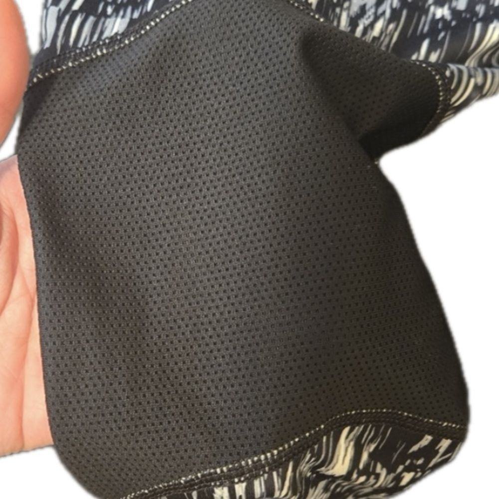 Nike Black and White Dri-FIT Leggings - Picture 7 of 8